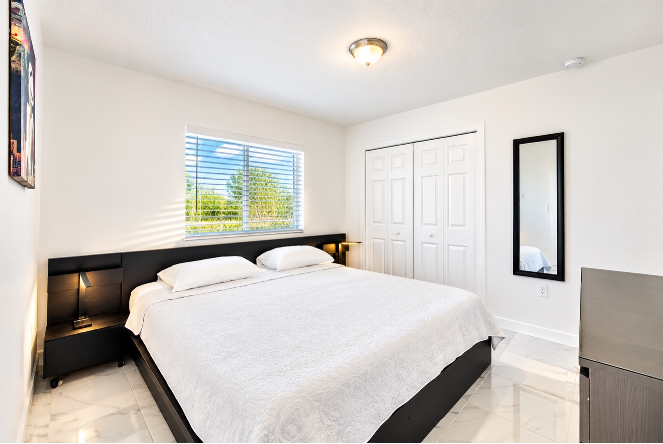 Monthly 2BR | 1 GIG Wi-Fi , Free Parking & EV